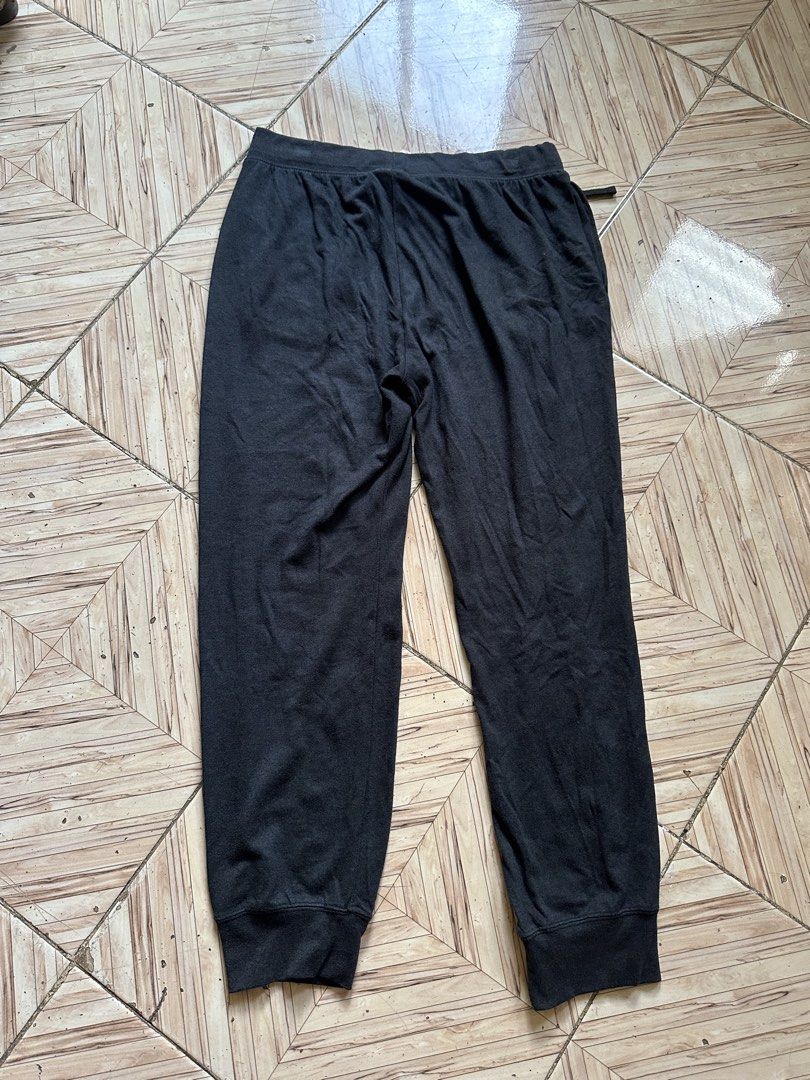 Nike Black Jogger Sweatpants Size L (Category: Joggers) located in Angeles City. Submitted by alejeong27 (Listing ID 1464388123, Image 2). Description: - Black Nike sweatpants - Jogger style with cuffed ankles - Elastic waistband with adjustable drawstring - Two convenient side pockets - Subtle Nike logo on the left leg - Ideal for lounging and casual wear - Made in China.