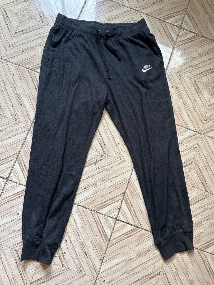 Nike Black Jogger Sweatpants Size L (Category: Joggers) located in Angeles City. Submitted by alejeong27 (Listing ID 1464388123, Image 1). Description: - Black Nike sweatpants - Jogger style with cuffed ankles - Elastic waistband with adjustable drawstring - Two convenient side pockets - Subtle Nike logo on the left leg - Ideal for lounging and casual wear - Made in China.