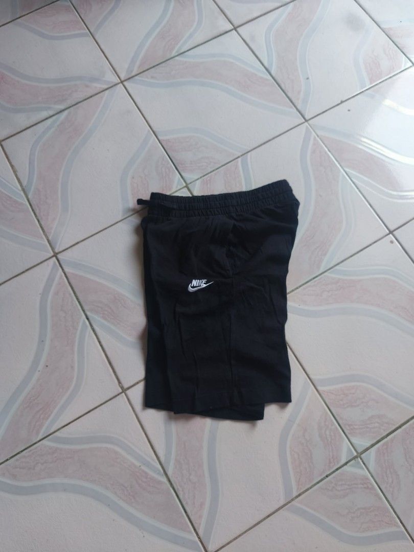 Nike Black Shorts (Category: Shorts) located in Manila. Submitted by cookthrift (Listing ID 1464372098, Image 1). Description: - Black Nike Shorts - Size Small - Features: Elastic waistband with drawstring - Origin: Made in Cambodia - Ideal for: Casual wear or sports activities size 24-28 length 19 excellent no issue .