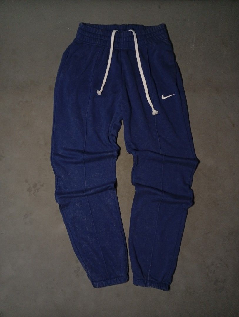 Nike Blue Washed Sweatpants Joggers (Category: Joggers) located in Baguio. Submitted by dee_jae1 (Listing ID 1464521626, Image 1). Description: Nike acid washed sweatpants ________________________________ •DIMENSIONS(INCHES) 📐 Length: 42 Waist:13.5, 22 if stretched ________________________________ •DETAILS 🔍 Issue: none Condition: 10/10 Color Rate: 10/10.