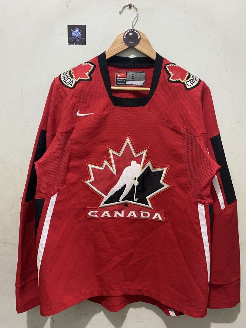 NIKE CANADA HOCKEY JERSEY (Category: Tshirts & Polo Shirts ) located in Rizal. Submitted by thrift.cartel (Listing ID 1464444286, Image 1). Description: NEED WASH.