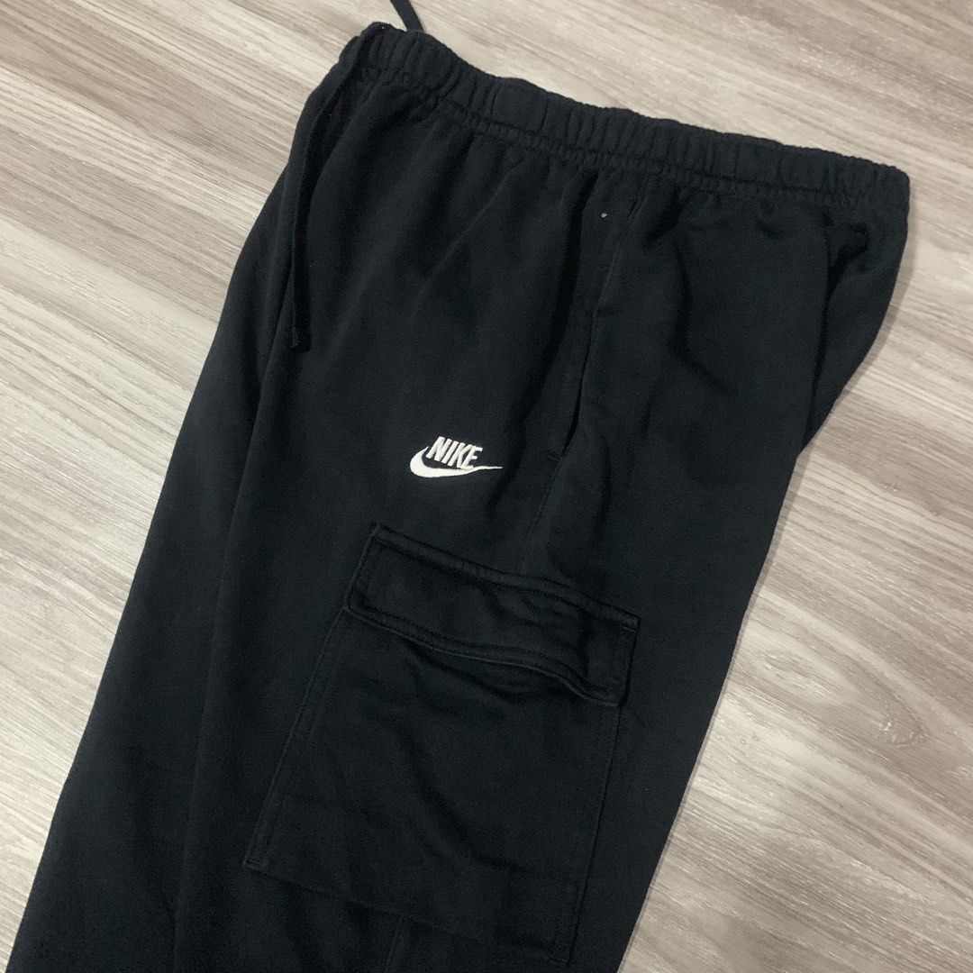 Nike cargo pants (Category: Joggers) located in Cavite. Submitted by yobubsss (Listing ID 1464556936, Image 3). Description: Size Large 30-36w 36L Good condition No issue.