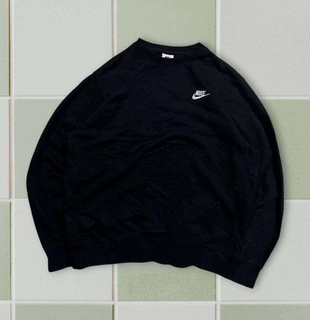 Nike Club Fleece (Category: Hoodies) located in Tayabas. Submitted by sickfinds (Listing ID 1464380144, Image 1). Description: Nike Club Fleece Large No flaws Excellent Condition Needwash.