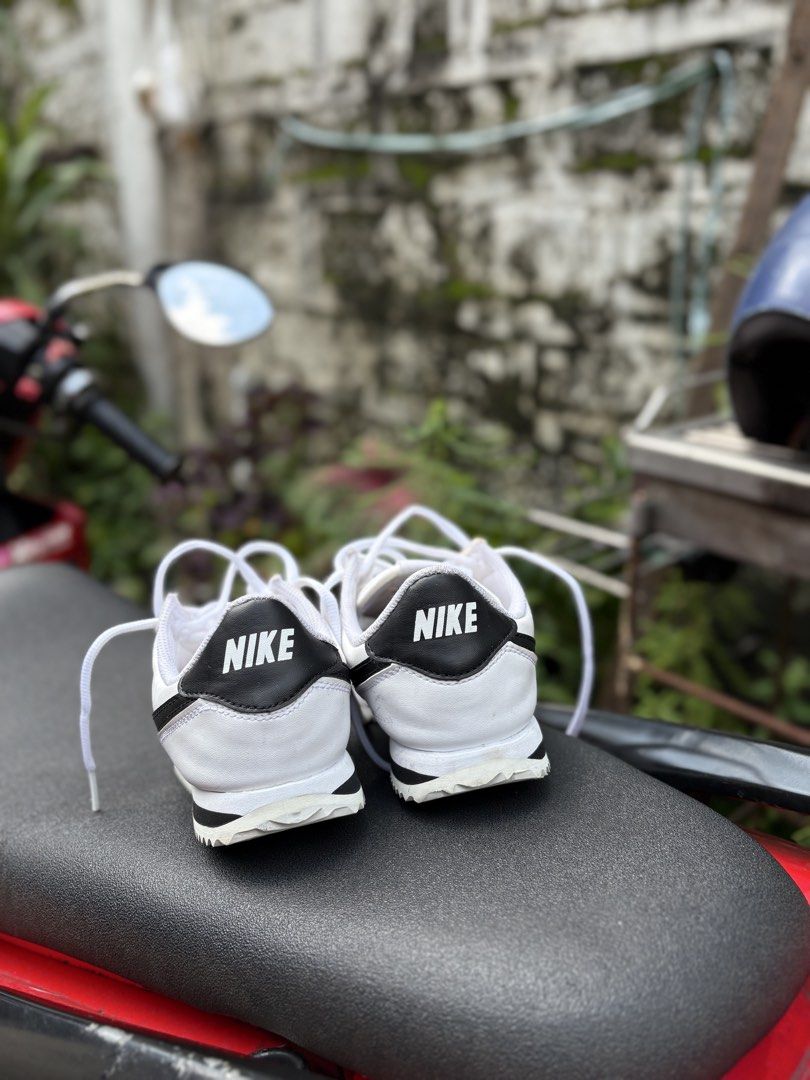 Nike Cortez White Black Leather Sneakers (Category: Sneakers) located in Marikina City. Submitted by kuyamosafe (Listing ID 1464399972, Image 2). Description: - Classic white Nike Cortez sneakers - Features black swoosh and heel tab - Genuine leather upper - Secure lace-up closure - 'Cortez 72' detail on lace tag - Signature Nike tread pattern on soles - Ideal for everyday wear.