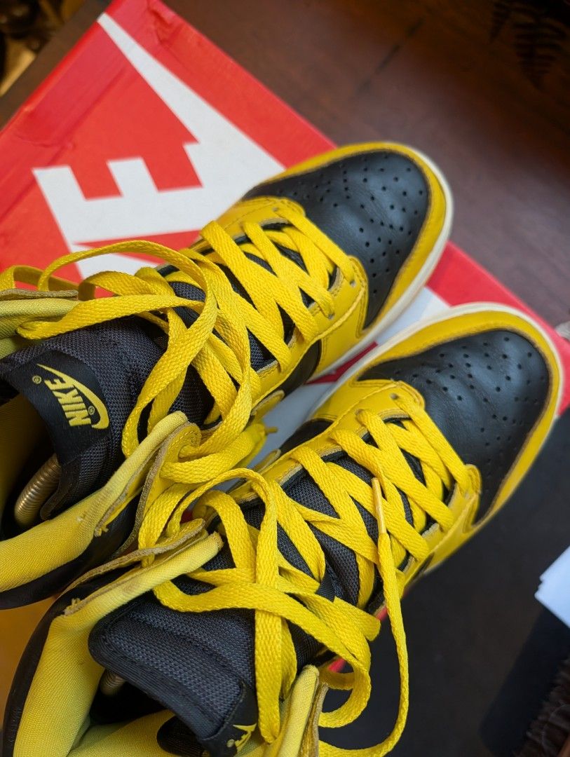 Nike Dunk High SP 'Varsity Maize' Black Yellow (Category: Sneakers) located in Pasay City. Submitted by bottomdrawermnl (Listing ID 1464439027, Image 3). Description: - Nike Dunk High SP Varsity Maize - Colorway: Varsity Maize (Black/Yellow) - Size: US Men's 9 - Condition: 8.5/10 comes with original box - Style: Classic high-top silhouette - Perfect addition to any sneaker collection .