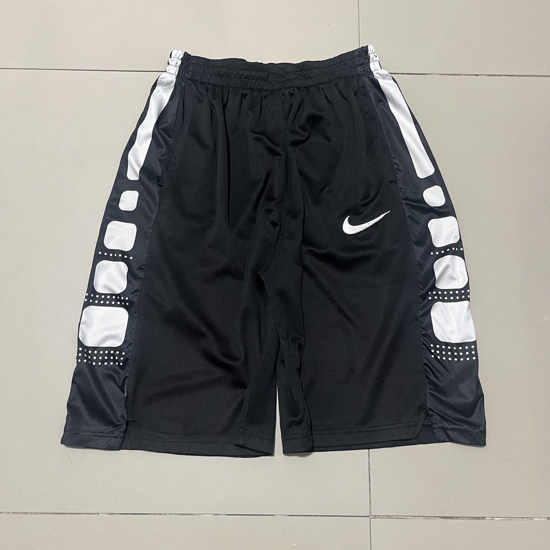 NIKE ELITE EMBROID LOGO DRI-FIT SHORT (Category: Shorts) located in Manila. Submitted by balanse (Listing ID 1464514245, Image 2). Description: SIZE: XL ON TAG DIMES: 30-40W X 22L EXCELLENT CONDITION. 9.9 HONEST COLOR RATE. MINOR SCRATCH .