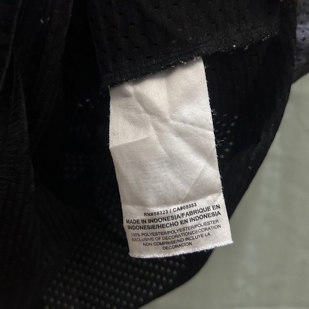 Nike Football Practice Jersey (Category: Activewear) located in Manila. Submitted by offthebins (Listing ID 1464569498, Image 3). Description: Nike Football Practice Jersey L-XL Boxy 23x27 Minor paint chips, Minor scratches ₱800 +SF 📍Pasig City 📦 J&T Express, Lalamove.