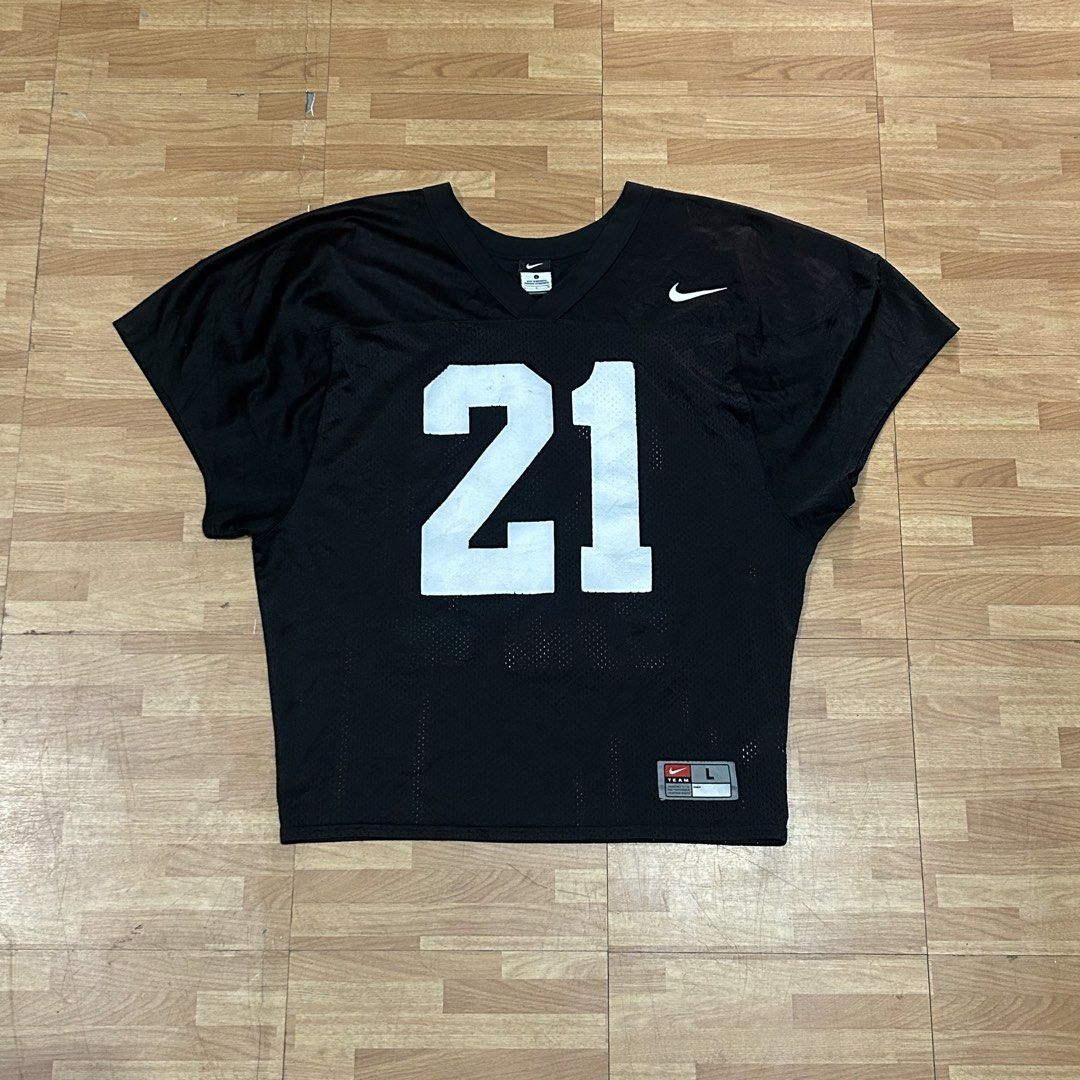 Nike Football Practice Jersey (Category: Activewear) located in Manila. Submitted by offthebins (Listing ID 1464569498, Image 1). Description: Nike Football Practice Jersey L-XL Boxy 23x27 Minor paint chips, Minor scratches ₱800 +SF 📍Pasig City 📦 J&T Express, Lalamove.