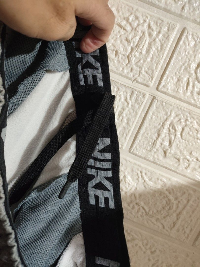 Nike Grey Sweatpants (Category: Joggers) located in Quezon City. Submitted by tuubbs (Listing ID 1464413854, Image 3). Description: W30-34 L40 ang solid pa neto ma like new pa at buong buo pa garter may lace din xa pang gear up nyo ang porma pa neto novaliches nitang loc pde mo palalamove or jnt sa malayo dm ka nalng.