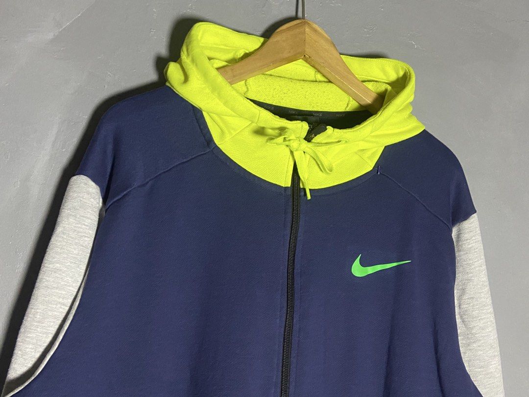 Nike hoodie (Category: Activewear) located in Cabuyao City. Submitted by chukz_x (Listing ID 1464532192, Image 2). Description: Nike hoodie Size : XXL Dimes : 28W 29L Condition : Excellent Issue : none Price : 650 📍READY TO WEAR 📍Cabuyao Laguna.
