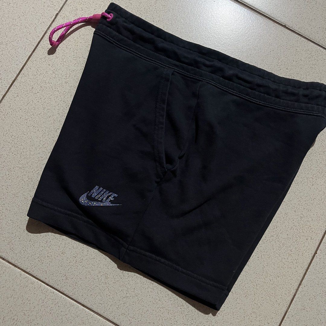 Nike Icon Clash (sportshorts) (Category: Activewear) located in Manila. Submitted by a_iee (Listing ID 1464548657, Image 2). Description: Waist: 24-34 (adjustable) Length: 13 Excellent condition / No issue Authentic ✨ Loc:Pasig city Dm for kore info📩.