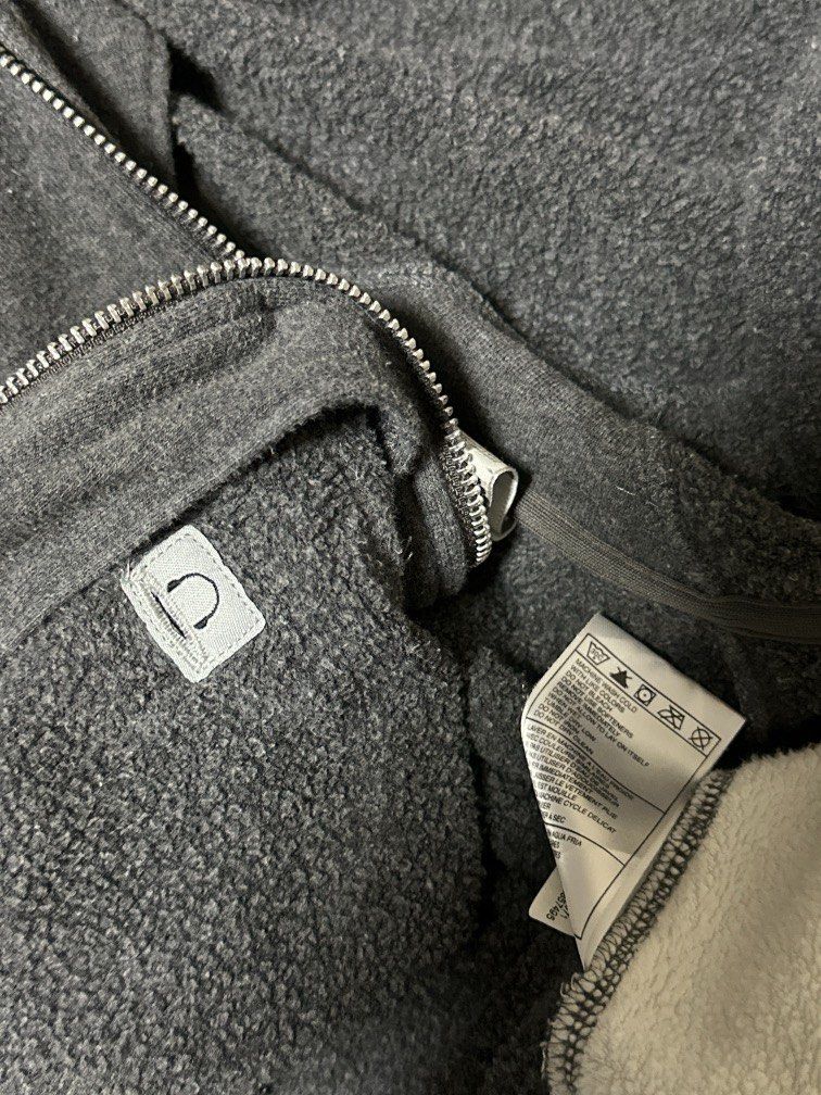 Nike jacket (Category: Coats, Jackets and Outerwear) located in Quezon City. Submitted by riavero (Listing ID 1464504817, Image 3). Description: .