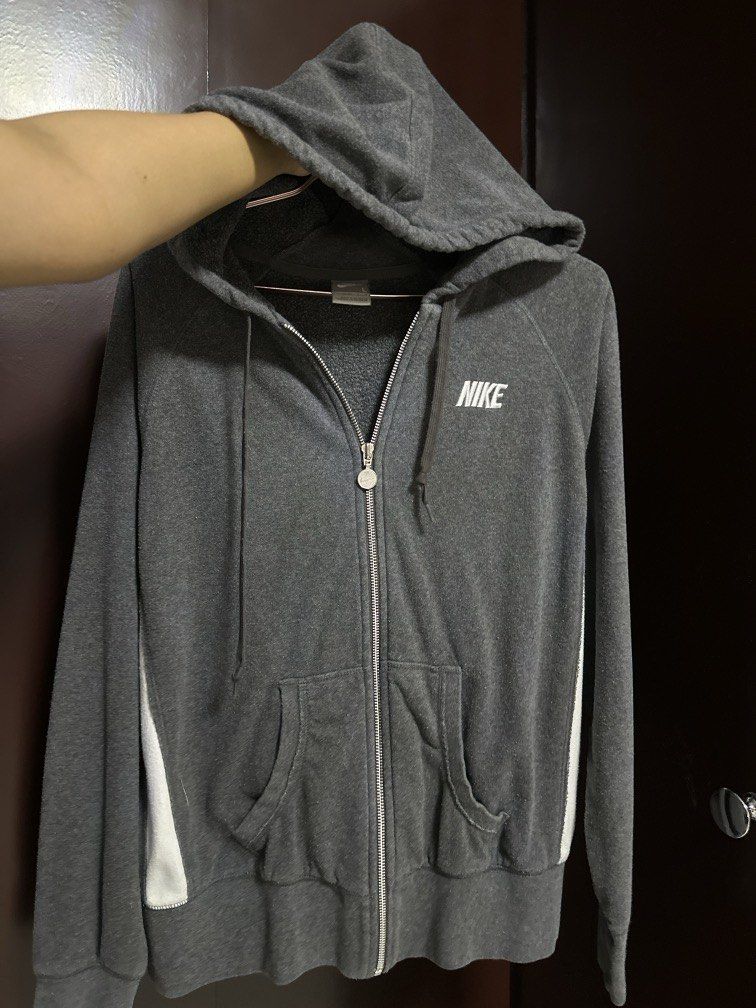 Nike jacket (Category: Coats, Jackets and Outerwear) located in Quezon City. Submitted by riavero (Listing ID 1464504817, Image 1). Description: .