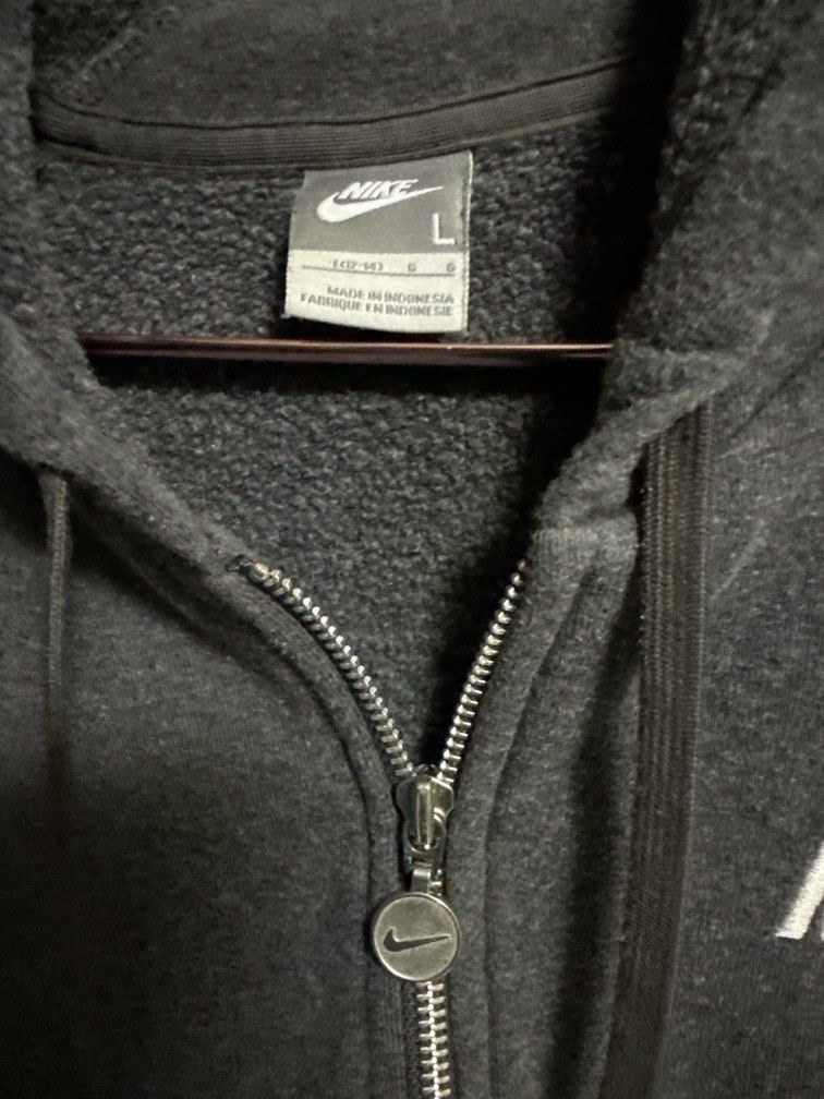 Nike jacket (Category: Coats, Jackets and Outerwear) located in Quezon City. Submitted by riavero (Listing ID 1464504817, Image 2). Description: .