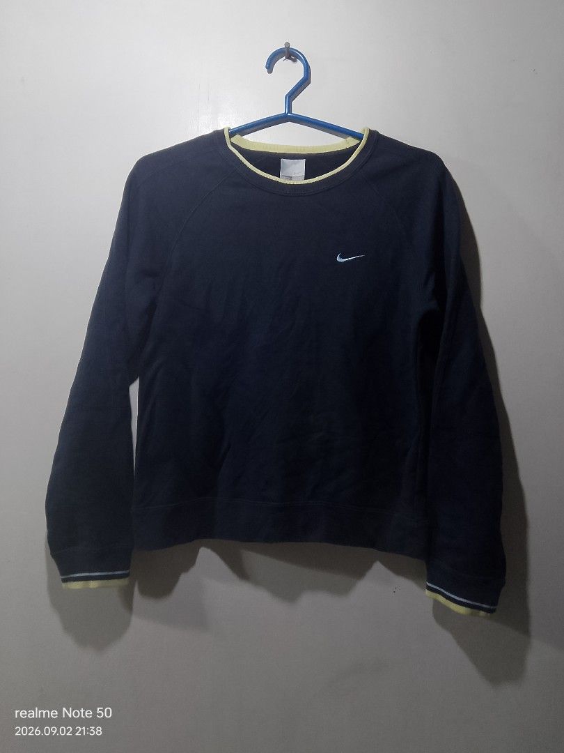 Nike kids jacket (Category: Hoodies) located in San Ildefonso. Submitted by cristopherthrifts (Listing ID 1464494618, Image 1). Description: Nike kids jacket -fit for 4-6yrs old -Size W15 L19 -Good size for kids -can used for casual wear.