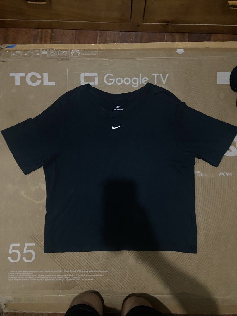 Nike Loose Fit Tee Black L (Category: Activewear) located in Manila. Submitted by mavcl (Listing ID 1464470883, Image 1). Description: - Black Nike T-Shirt - Size: L - Fit: Loose - Features: Classic Nike swoosh logo on chest - Ideal for: Casual wear - Origin: Made in China.