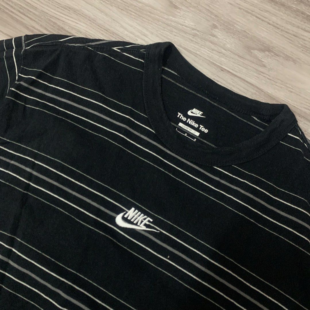 Nike mid logo (Category: Tshirts & Polo Shirts ) located in Cavite. Submitted by yobubsss (Listing ID 1464557288, Image 2). Description: Size Large 22w 28L Good condition No issue.