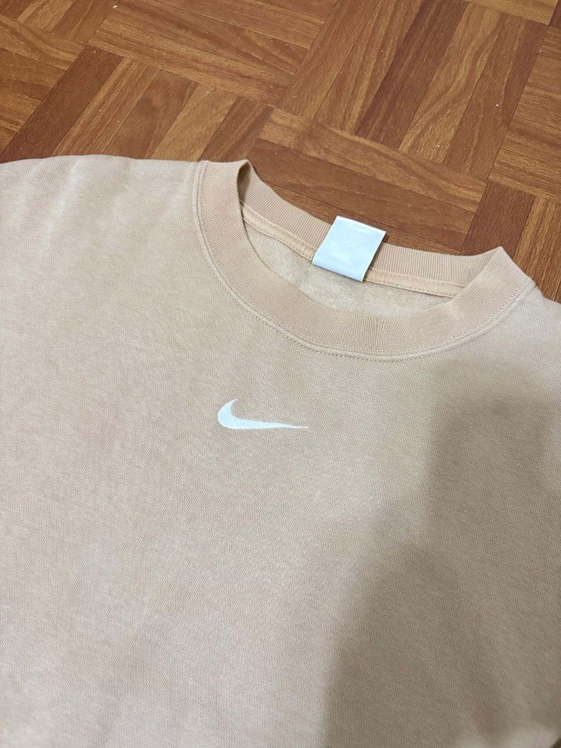 Nike Mid Swoosh Crew Neck Sweatshirt (Category: Coats, Jackets and Outerwear) located in Orani. Submitted by odi_thrift (Listing ID 1464382937, Image 3). Description: .