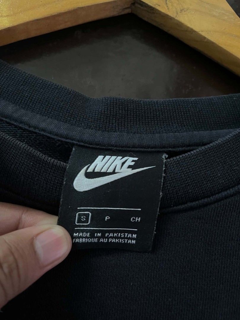 Nike Multi Swosh (Category: Coats, Jackets and Outerwear) located in Manila. Submitted by skippypeanut1331 (Listing ID 1464367666, Image 3). Description: 21x26 Small Excellent Condition Color rate: 9.3/10 No issue.