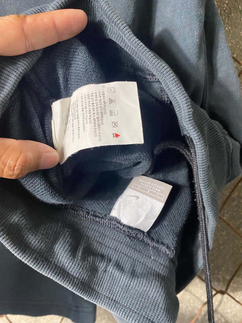 Nike Navy Blue Sweatpants VINTAGE (Category: Joggers) located in Mendez-Nunez. Submitted by leighthrift (Listing ID 1464529240, Image 3). Description: Vintage Y2k nike sweatpants Size large Waist 30 Length 40 Hem 10 - Classic dark navy blue Nike sweatpants - Features iconic Nike swoosh logo - Comfortable and casual design - Adjustable drawstring waist for a perfect fit - Ideal for lounging, everyday wear, or workouts - Made from soft, durable fab