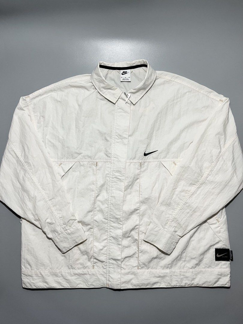 Nike NSW Woven Jacket (Category: Coats, Jackets and Outerwear) located in Caloocan City. Submitted by jvn_23 (Listing ID 1464470159, Image 3). Description: Nike NSW Woven Jacket Authentic/Legit💯 Excellent Condition 📍 No issue❗️ Color rate: 10/10📍 Dimes: 28” Length 25” Width Color may vary due to lighting. .