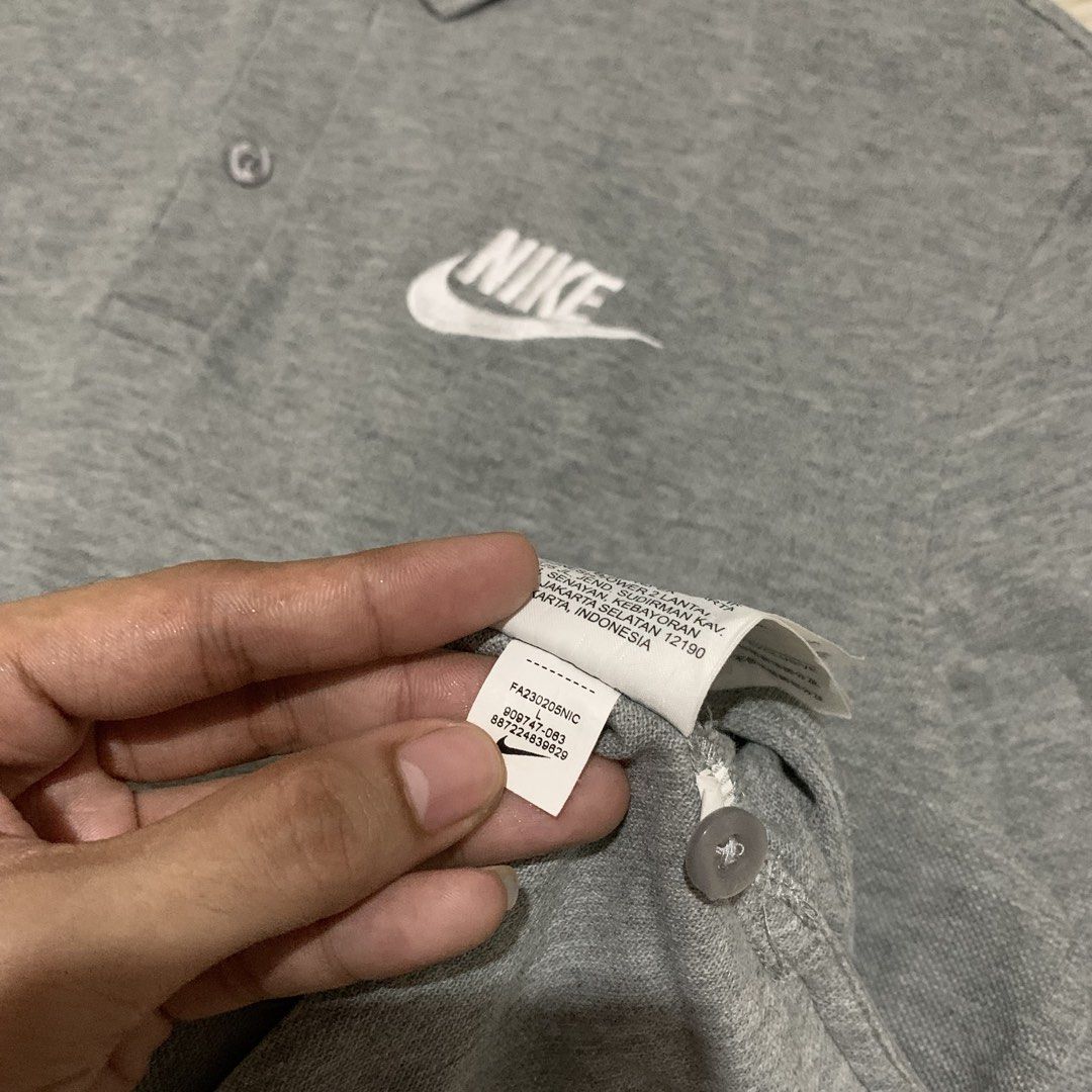 NIKE POLO EMBROID LOGO (Category: Tshirts & Polo Shirts ) located in Manila. Submitted by g00d_thrift (Listing ID 1464475214, Image 3). Description: LARGE ADULT WIDTH 20-21 LENGTH 29 NO ISSUE BRANDNEW CONDITION.