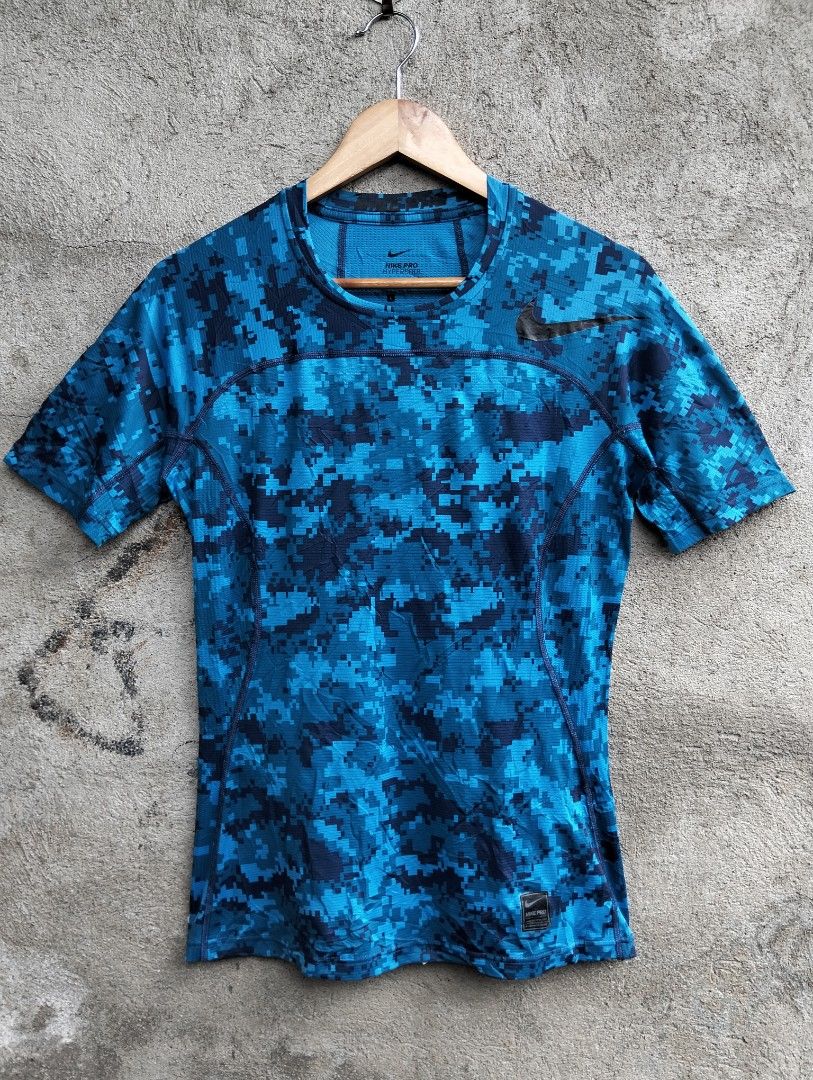 Nike Pro Hypercool Compression T-shirt Blue Camo Size L (Category: Activewear) located in Sibulan. Submitted by paulbrain (Listing ID 1464411347, Image 1). Description: 18 x 27 Large on tag.