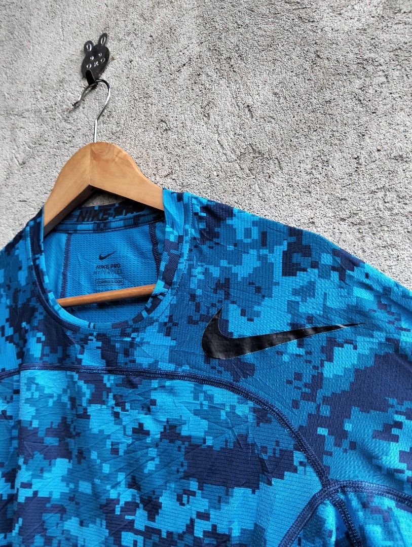 Nike Pro Hypercool Compression T-shirt Blue Camo Size L (Category: Activewear) located in Sibulan. Submitted by paulbrain (Listing ID 1464411347, Image 2). Description: 18 x 27 Large on tag.