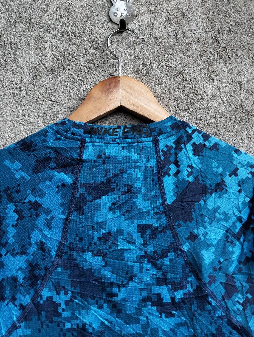 Nike Pro Hypercool Compression T-shirt Blue Camo Size L (Category: Activewear) located in Sibulan. Submitted by paulbrain (Listing ID 1464411347, Image 3). Description: 18 x 27 Large on tag.