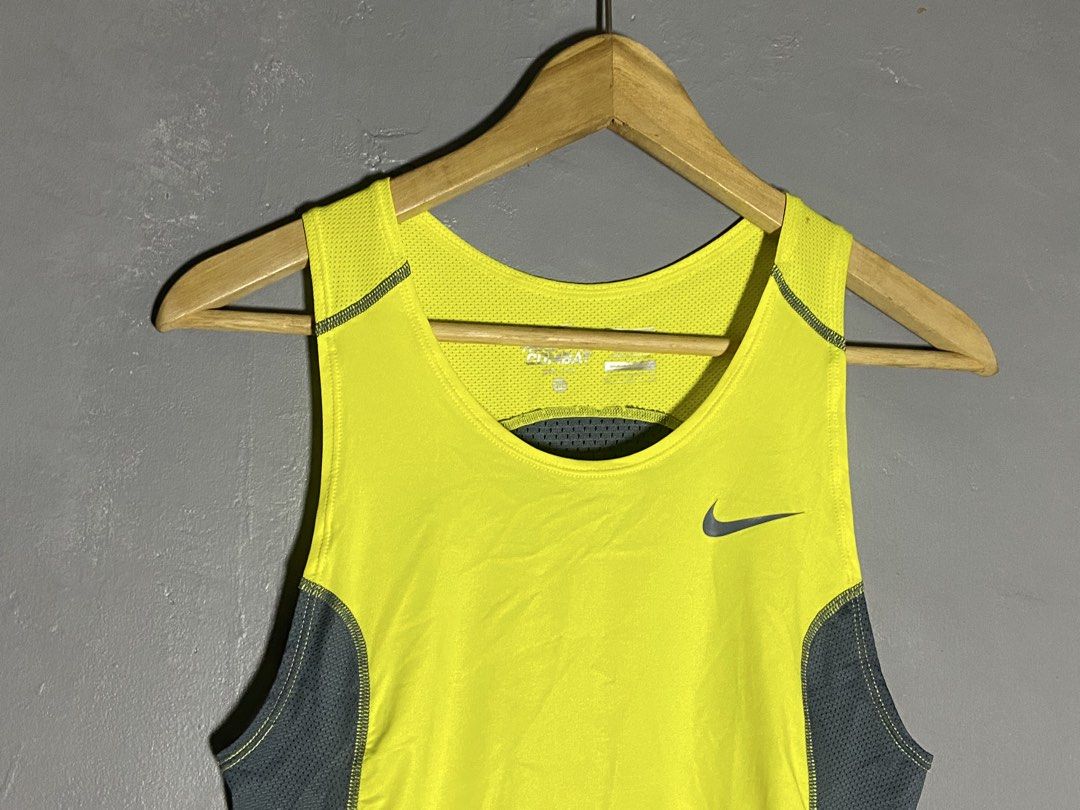 Nike pro tank (Category: Activewear) located in Cabuyao City. Submitted by chukz_x (Listing ID 1464535415, Image 3). Description: Nike pro tank Size : Medium Dimes : 15W 26L Condition : like new Issue : none Price : 850 📍READY TO WEAR 📍Cabuyao Laguna.