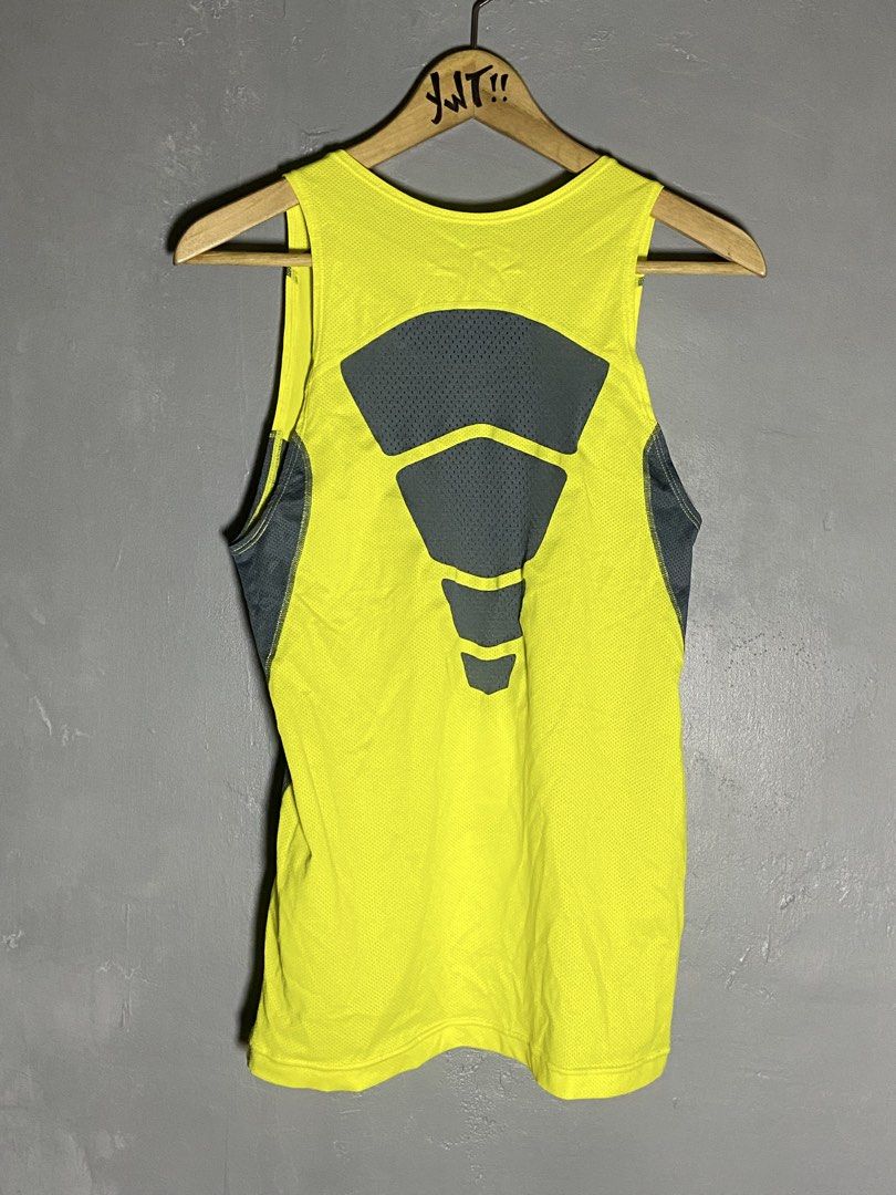 Nike pro tank (Category: Activewear) located in Cabuyao City. Submitted by chukz_x (Listing ID 1464535415, Image 2). Description: Nike pro tank Size : Medium Dimes : 15W 26L Condition : like new Issue : none Price : 850 📍READY TO WEAR 📍Cabuyao Laguna.
