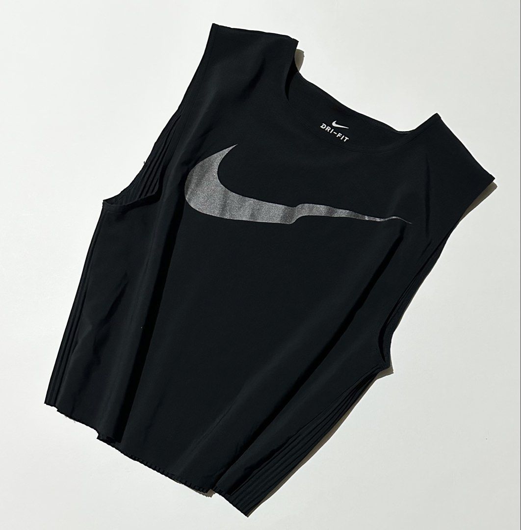 Nike Run Division Pleated Tank (Category: Activewear) located in Manila. Submitted by reclaimed.shop (Listing ID 1464446500, Image 1). Description: Description: A premium Nike Run Division performance tank designed for running and high-intensity training. Its lightweight mixed-media construction combines a smooth athletic fabric with a distinctive micro-pleated lower panel for enhanced airflow and movement. ✔️ Style: Nike W NK Run Division Tank P