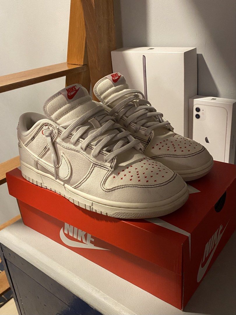 Nike SB Dunk Low “Light Orewood Brown” (Category: Sneakers) located in Manila. Submitted by inigo.cc (Listing ID 1464408559, Image 1). Description: - Bought in retail with original box - No issue - Needs deep cleaning (it has stain spots) - Slighty negotiable.