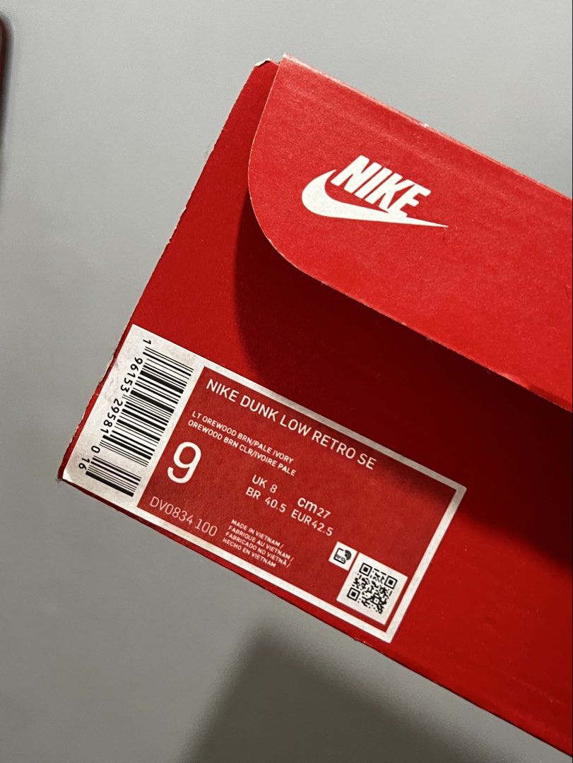 Nike SB Dunk Low “Light Orewood Brown” (Category: Sneakers) located in Manila. Submitted by inigo.cc (Listing ID 1464408559, Image 2). Description: - Bought in retail with original box - No issue - Needs deep cleaning (it has stain spots) - Slighty negotiable.