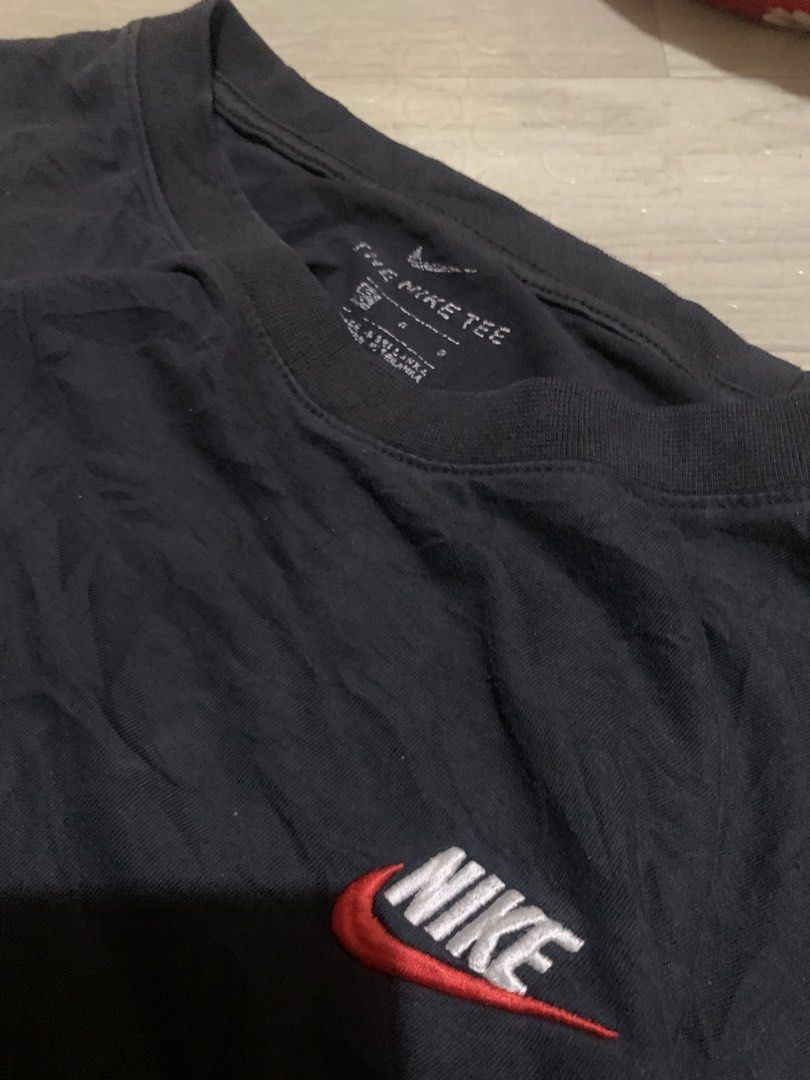 NIKE SHIRT (Category: Tshirts & Polo Shirts ) located in Davao. Submitted by meta_thrift (Listing ID 1464496510, Image 3). Description: NIKE BLACK SHIRT Size L on tag Dimes: L27xW21 Excellent Condition Complete Tags No Issue.