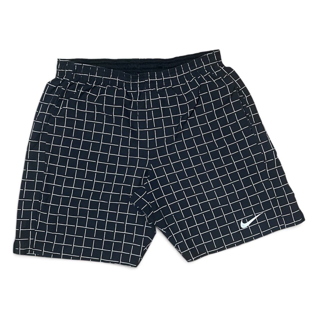 Nike Short (Category: Shorts) located in Valenzuela. Submitted by nk_thriftshop (Listing ID 1464417643, Image 1). Description: Dimes: 30 to 35 Waist Length: 19inch Leg opening: 12.5 inch Issue: Hairline swoosh Condition: 9/10 Color Rate: 9.5/10.