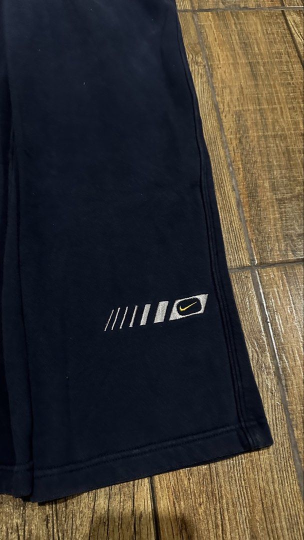 NIKE SWEATPANTS (Category: Joggers) located in Manila. Submitted by urban-vintage_2 (Listing ID 1464412486, Image 2). Description: ISSUE: NONE (NEED WASH) MOP :GCASH (NO COD) SHIP VIA: LALAMOVE & J&T LOCATION: PASIG CITY LENGTH: 40 HEM : 9 WIDTH :28-34 .