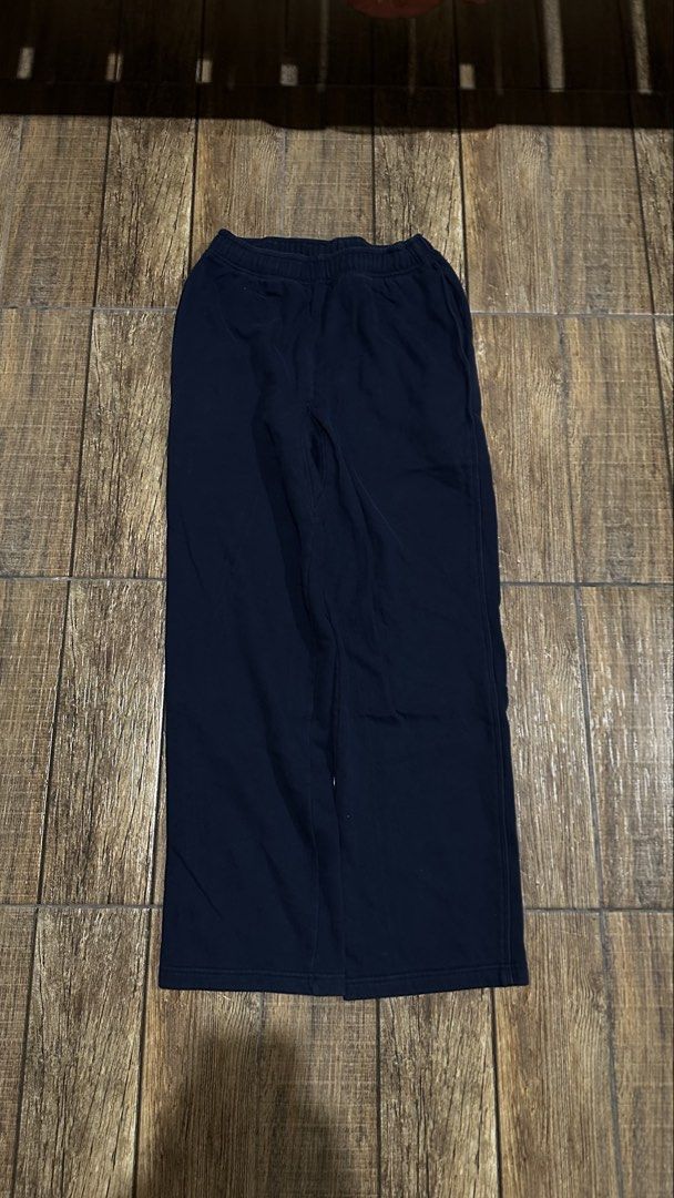 NIKE SWEATPANTS (Category: Joggers) located in Manila. Submitted by urban-vintage_2 (Listing ID 1464412486, Image 3). Description: ISSUE: NONE (NEED WASH) MOP :GCASH (NO COD) SHIP VIA: LALAMOVE & J&T LOCATION: PASIG CITY LENGTH: 40 HEM : 9 WIDTH :28-34 .