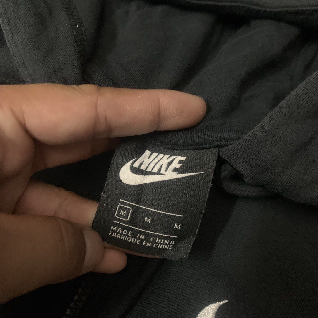 Nike swoosh (Category: Activewear) located in Cavite. Submitted by yobubsss (Listing ID 1464557077, Image 3). Description: Size medium 22w 28L Good condition No issue.