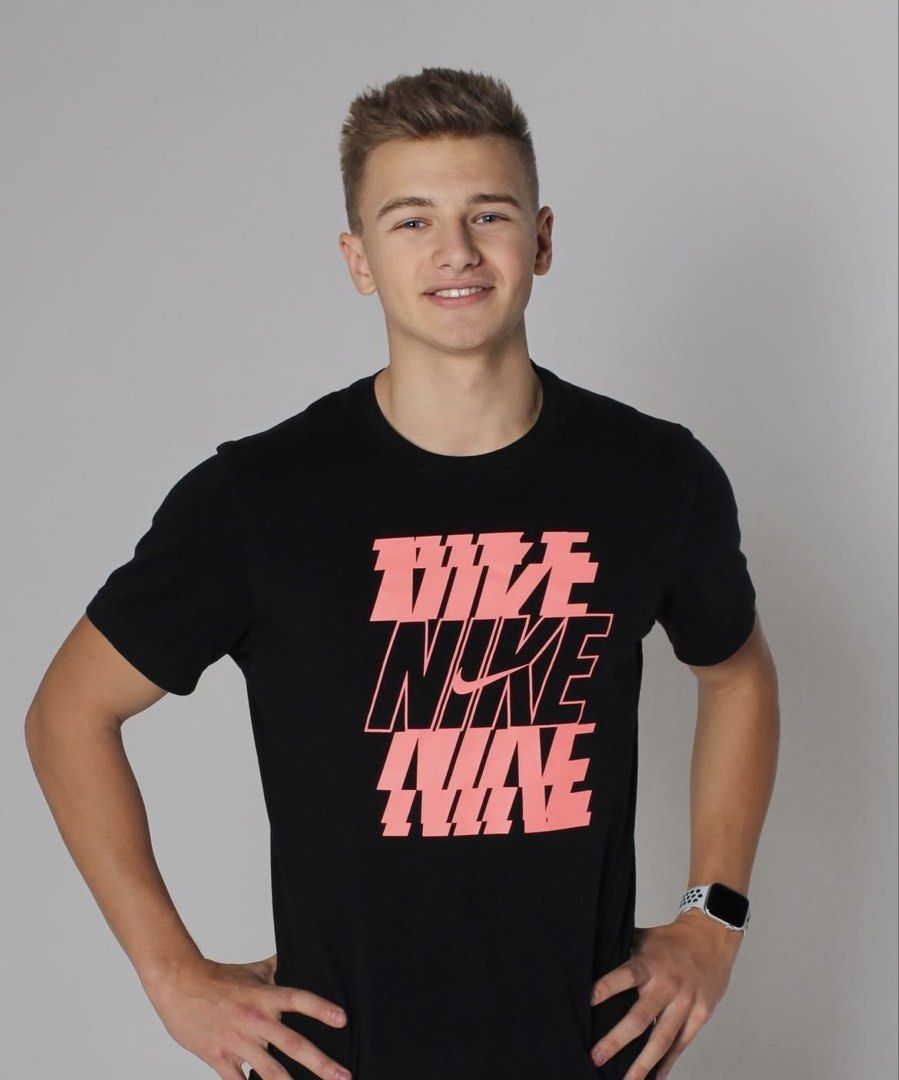 NIKE TEE (Category: Tshirts & Polo Shirts ) located in Manila. Submitted by balanse (Listing ID 1464508204, Image 1). Description: SIZE: 2XL ON TAG DIMES: 25W X 30 EXCELLENT CONDITION. 9.9 HONEST COLOR RATE. NONE ANY ISSUE..