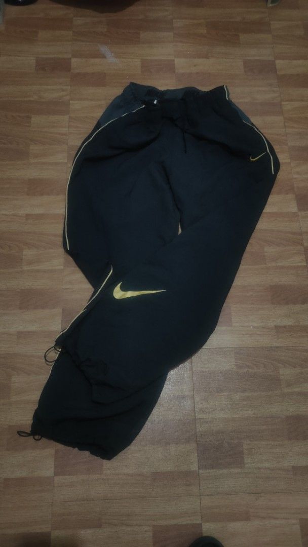 Nike Track pants baggy (Category: Coats, Jackets and Outerwear) located in Cabuyao City. Submitted by THRIFTHITS (Listing ID 1464547450, Image 3). Description: N1k3 Track baggy Pants 🥷🏼🥷🏼 (authentic) asnew W 32-38 L 40 Mine 580‼️ Direct Message me and Add for fast Transaction ty.