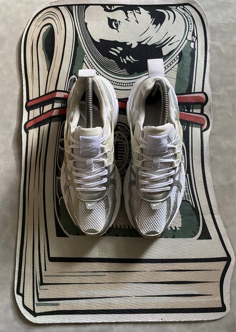Nike V2K Run (Category: Sneakers) located in San Carlos. Submitted by ddri.pshop (Listing ID 1464468698, Image 3). Description: Nike V2K Run size US 7 W / 38 euro / 24 cm excellent condi (fixed sockline).