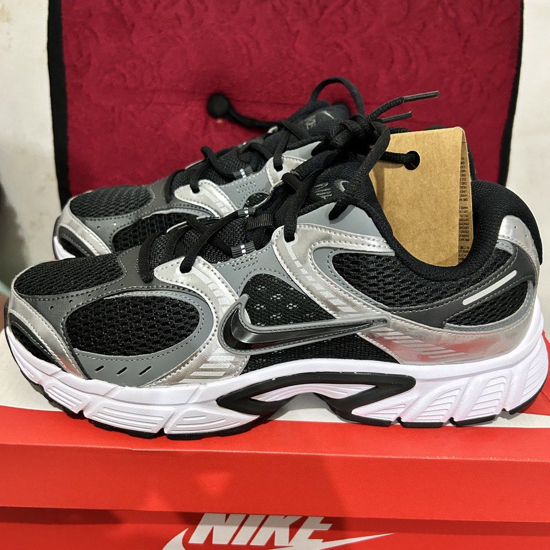 Nike V5 RNR (Category: Sneakers) located in Manila. Submitted by jest_02 (Listing ID 1464480842, Image 3). Description: Selling ‼️ Nike V5 RNR Black / Anthracite / Smoke grey Legit | Authentic 💯 Size 9 / 10 Us Mns available SRP 5.195 3,500 each only 💯❗️ .
