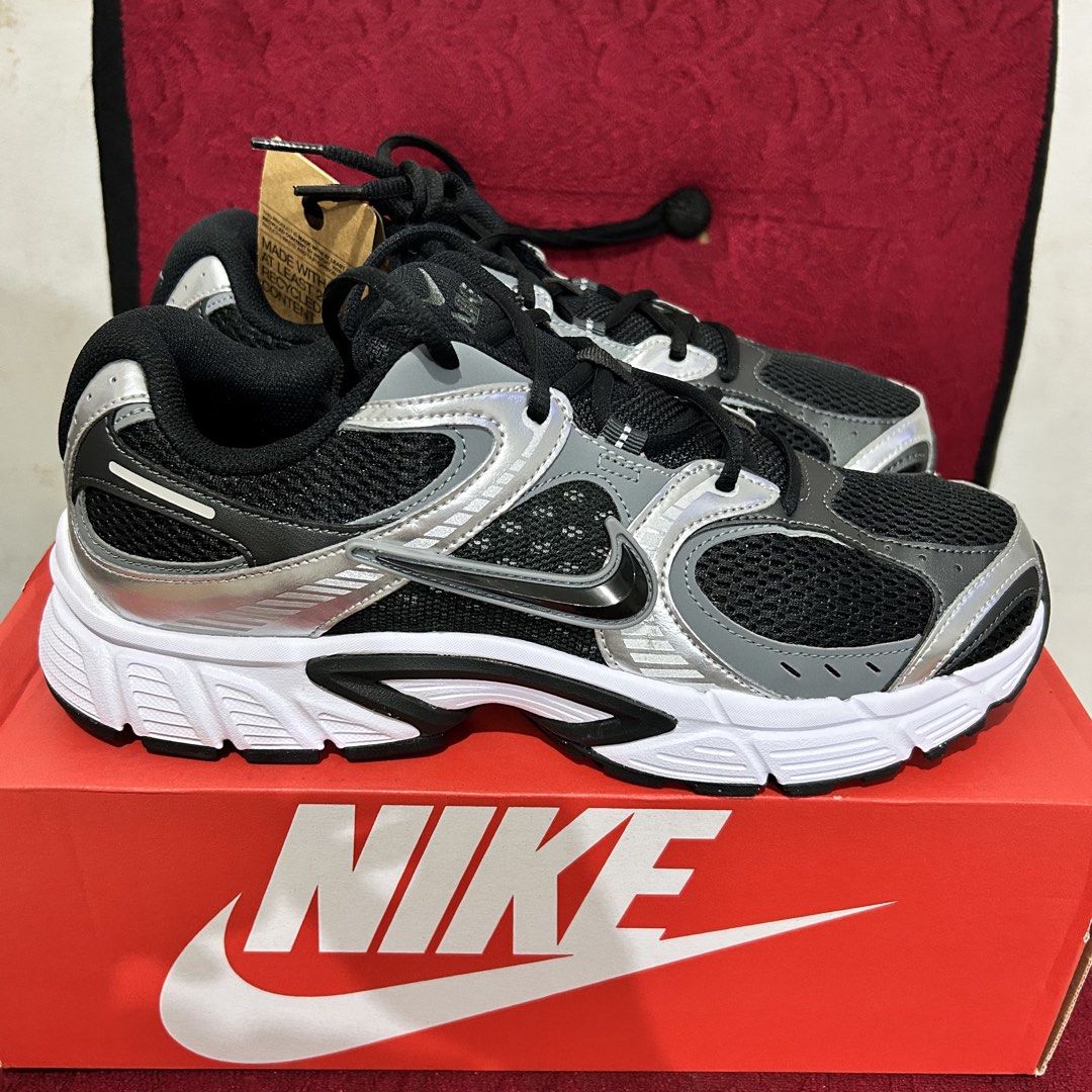 Nike V5 RNR (Category: Sneakers) located in Manila. Submitted by jest_02 (Listing ID 1464480842, Image 2). Description: Selling ‼️ Nike V5 RNR Black / Anthracite / Smoke grey Legit | Authentic 💯 Size 9 / 10 Us Mns available SRP 5.195 3,500 each only 💯❗️ .