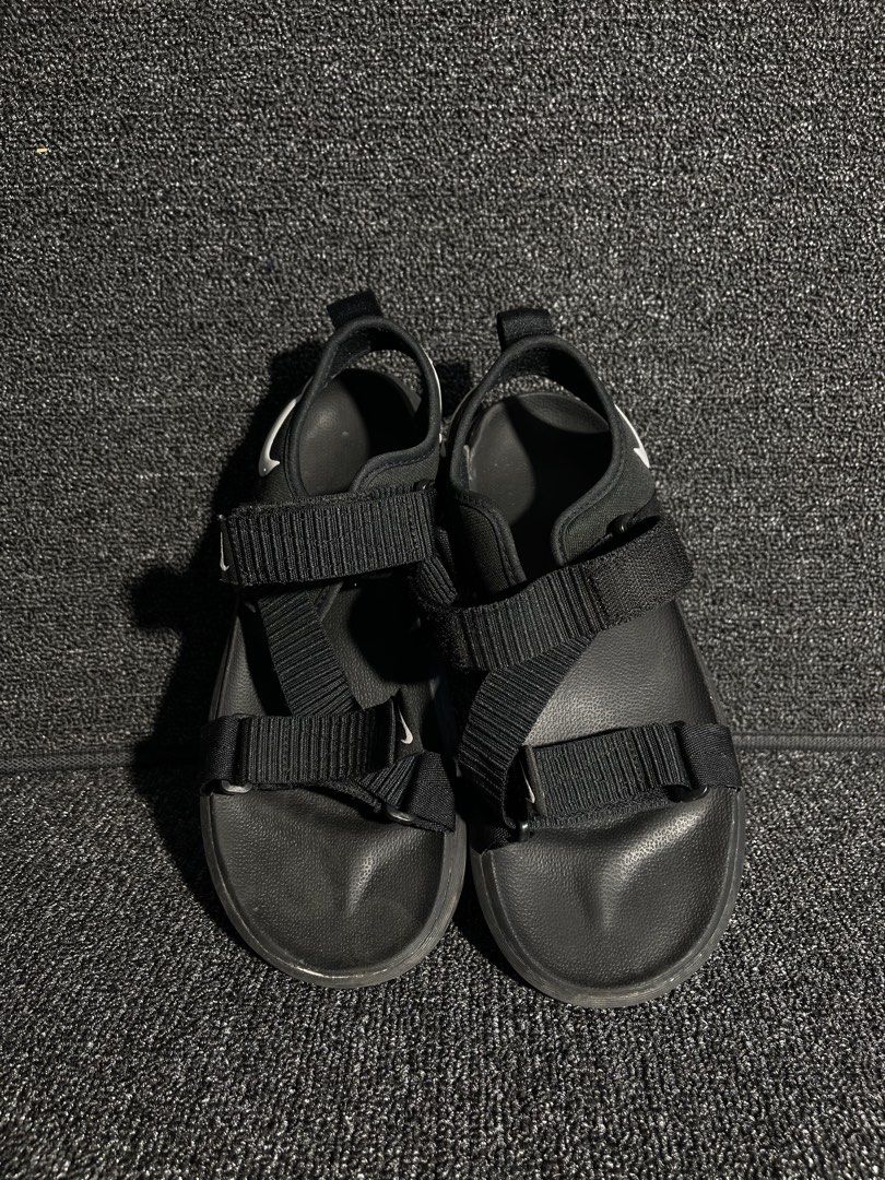 Nike Vista Black (Category: Flats & Sandals) located in Iloilo. Submitted by fast_flips_ilo (Listing ID 1464387667, Image 2). Description: Us 9 Excellent Condition.