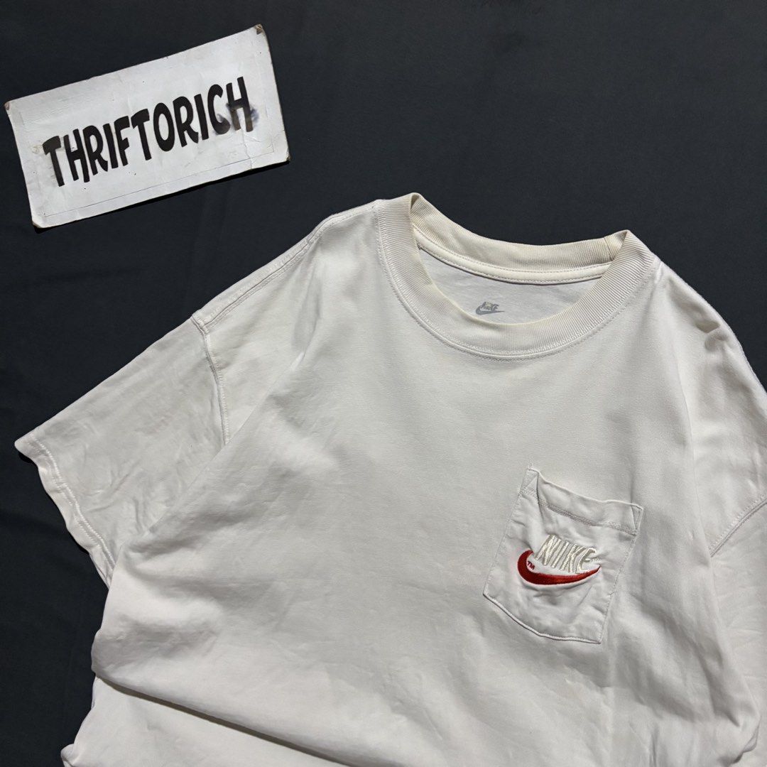NIKE WHITE POCKETE TEE (Category: Tshirts & Polo Shirts ) located in Taytay. Submitted by dwinsapparel (Listing ID 1464461757, Image 3). Description: NIKE POCKET TEE WHITE SHIRT W-22.5 L-29 EXCELLENT CONDITION NEED WASH COMPLETE TAGS.