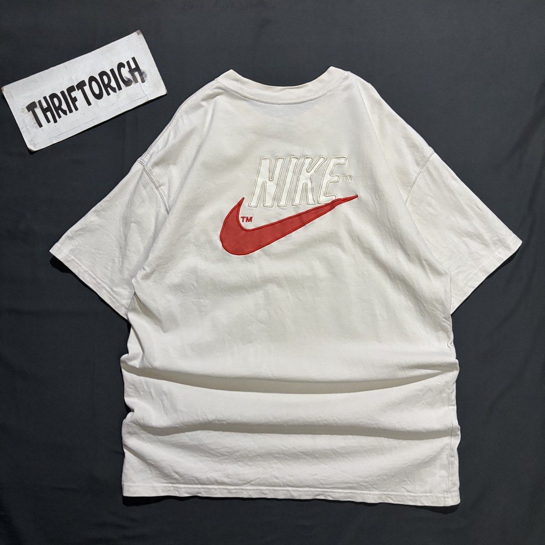 NIKE WHITE POCKETE TEE (Category: Tshirts & Polo Shirts ) located in Taytay. Submitted by dwinsapparel (Listing ID 1464461757, Image 2). Description: NIKE POCKET TEE WHITE SHIRT W-22.5 L-29 EXCELLENT CONDITION NEED WASH COMPLETE TAGS.