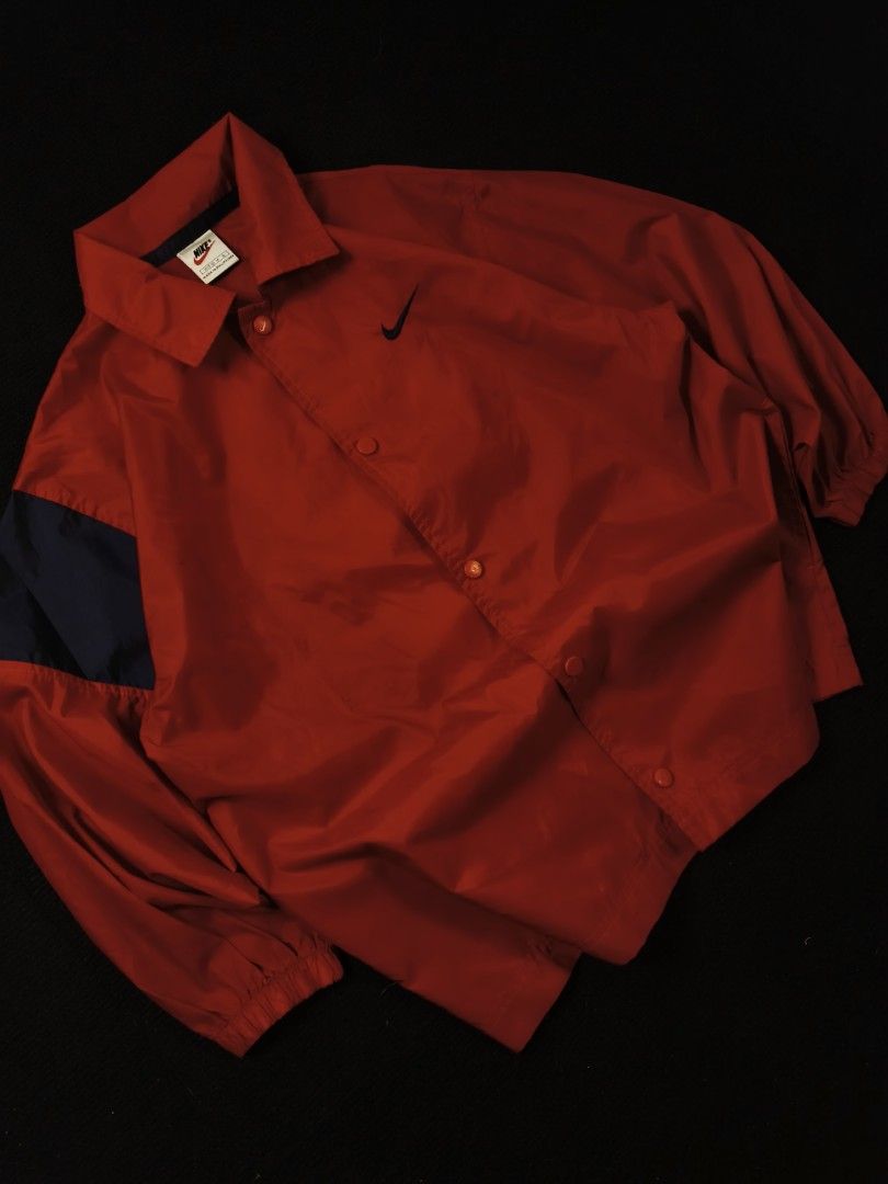 Nike WindBreaker Red (Category: Coats, Jackets and Outerwear) located in San Fernando. Submitted by gaboo_asncn (Listing ID 1464548324, Image 1). Description: - Nike WindBreaker Red - Size: Medium on tag (W23/L26.5) - Condition: Excellent - Color Rate: 9.5/10 - No issue.