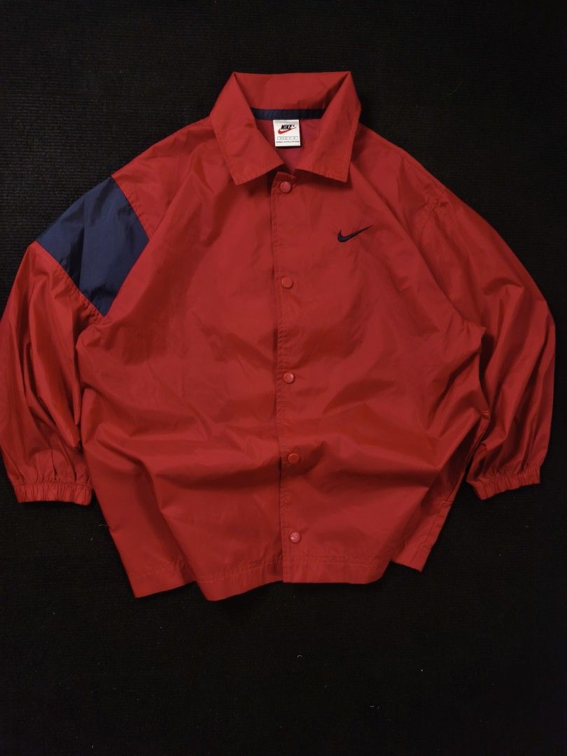 Nike WindBreaker Red (Category: Coats, Jackets and Outerwear) located in San Fernando. Submitted by gaboo_asncn (Listing ID 1464548324, Image 2). Description: - Nike WindBreaker Red - Size: Medium on tag (W23/L26.5) - Condition: Excellent - Color Rate: 9.5/10 - No issue.