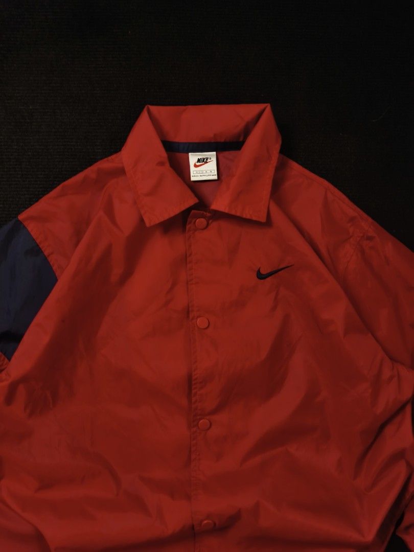 Nike WindBreaker Red (Category: Coats, Jackets and Outerwear) located in San Fernando. Submitted by gaboo_asncn (Listing ID 1464548324, Image 3). Description: - Nike WindBreaker Red - Size: Medium on tag (W23/L26.5) - Condition: Excellent - Color Rate: 9.5/10 - No issue.